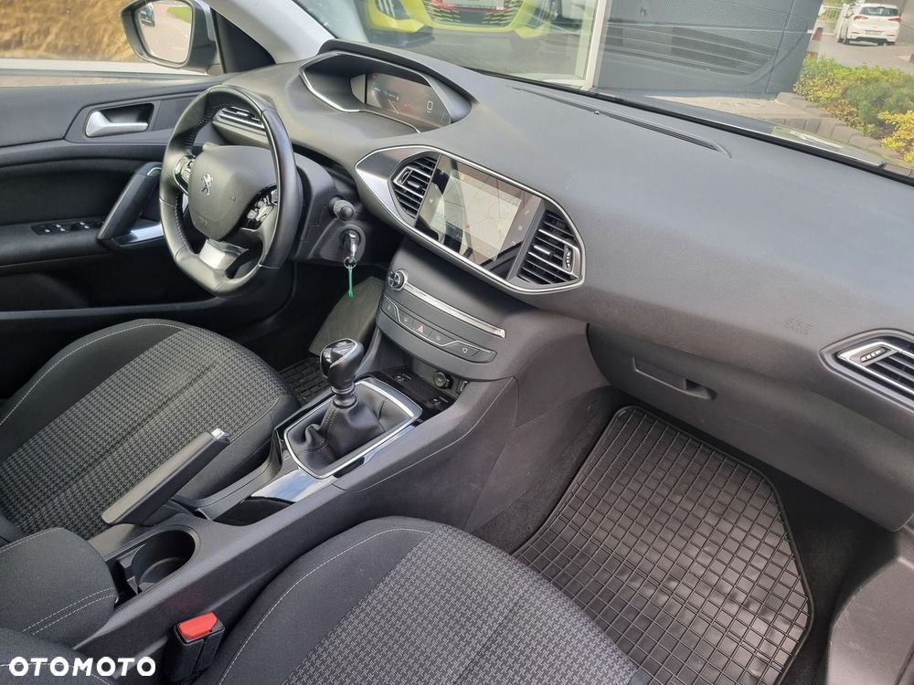 Peugeot 308 1.2 PureTech Active Pack S&S - 17
