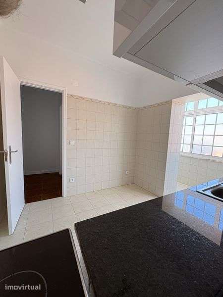 Apartamento T2 para arrendamento. Laranjeiro - Grande imagem: 3/12