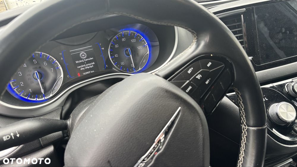 Chrysler Pacifica 2018 photo 2
