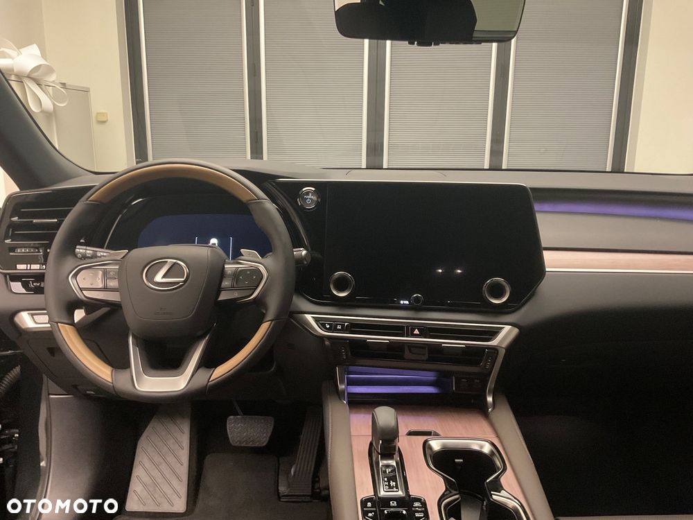 Lexus RX 450h+ Omotenashi - 8