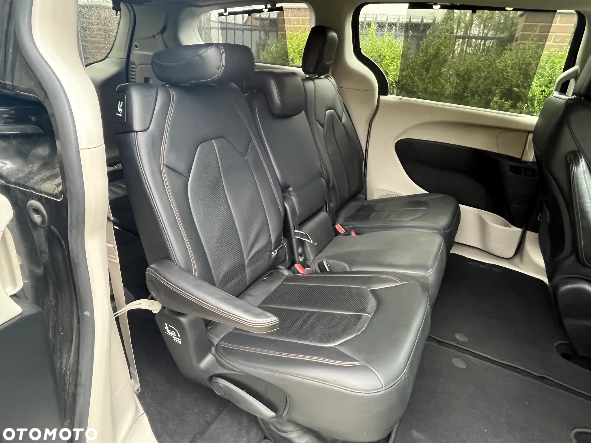 Chrysler Pacifica - 24