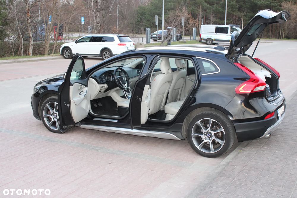 Volvo V40 Cross Country T3 Drive-E Ocean Race - 11