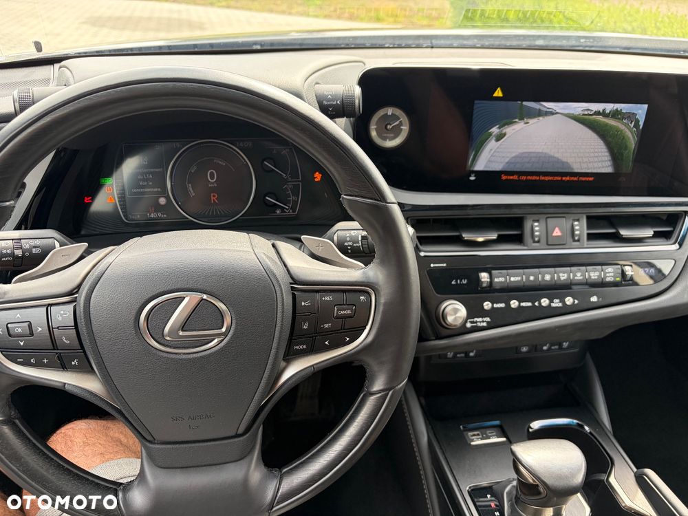 Lexus ES 300h - 20