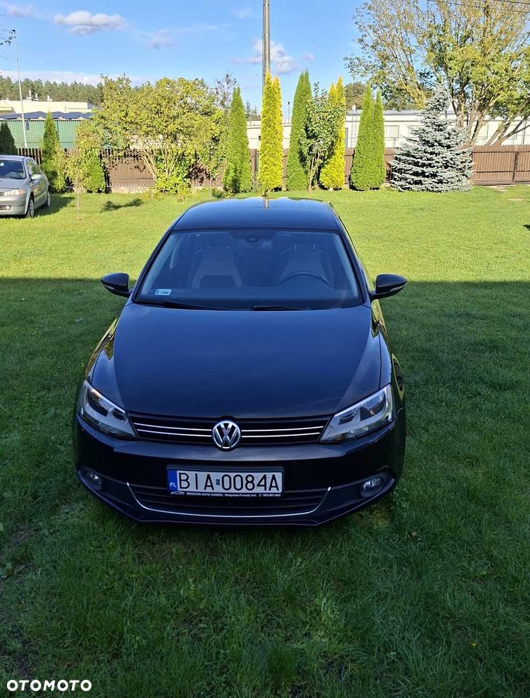 Volkswagen Jetta - 2