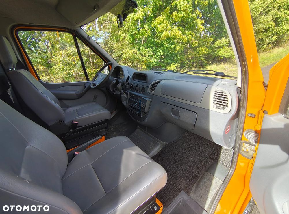 Mercedes-Benz SPRINTER - 25