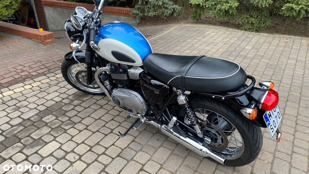 Triumph Bonneville - 14