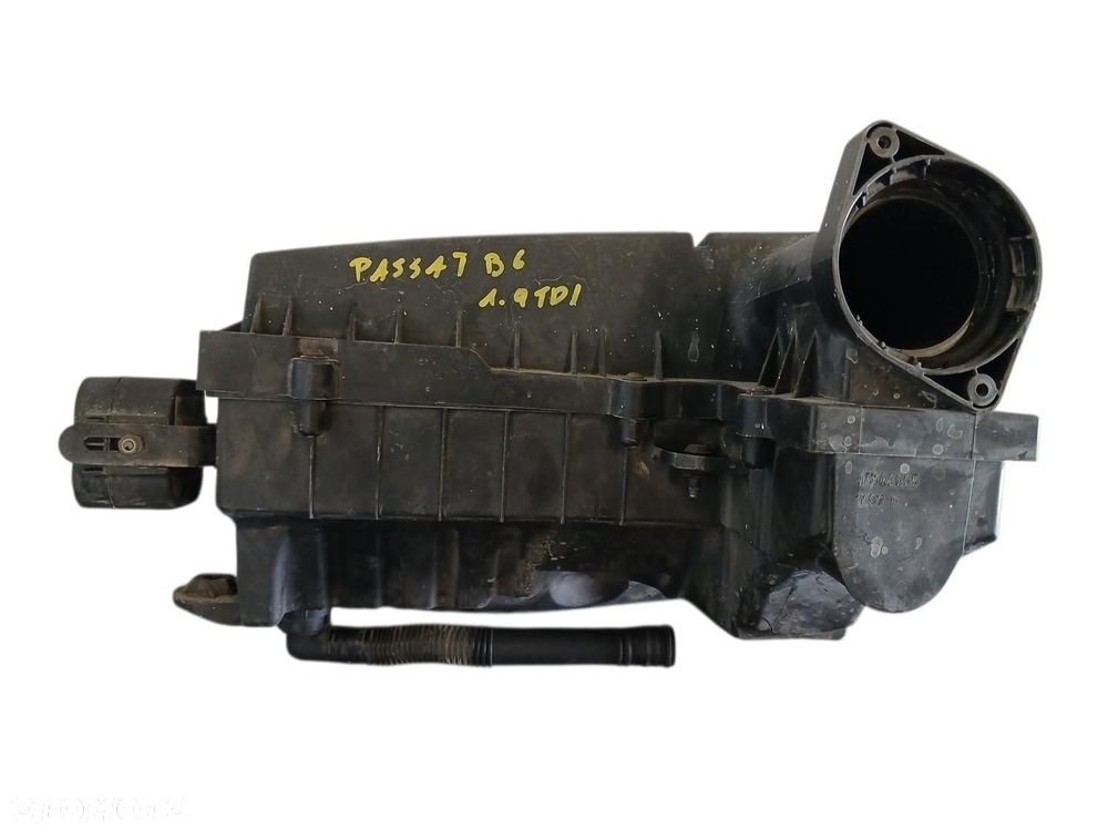 OBUDOWA FILTRA POWIETRZA VW PASSAT B6 1.9 TDI OBUDOWA FILTRA POWIETRZA - 1