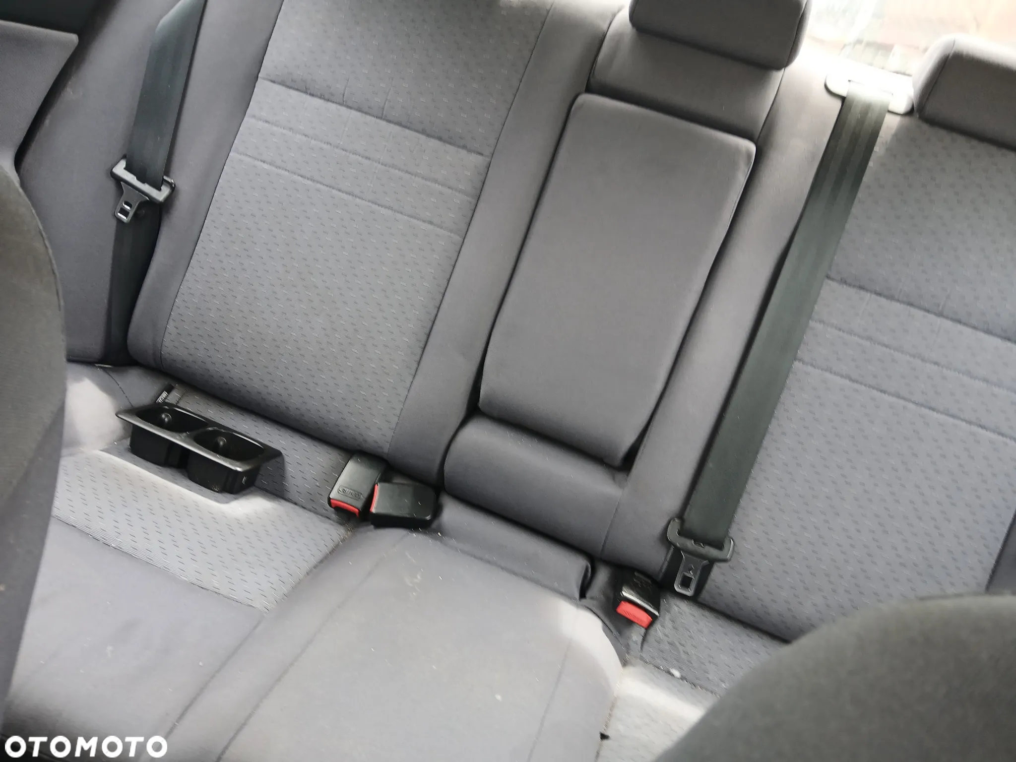 nissan primera P12 HB KY5 fotel fotele kanapa deska kokpit podsufitka boczek boczki klamka - 8
