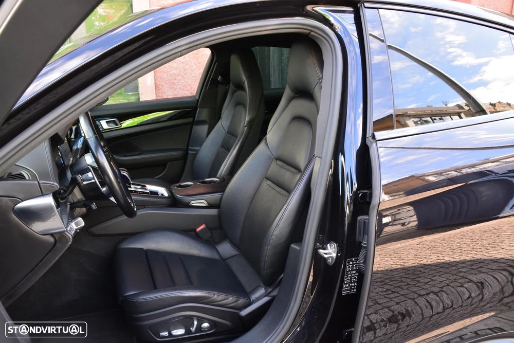 Porsche Panamera 4 S - 38