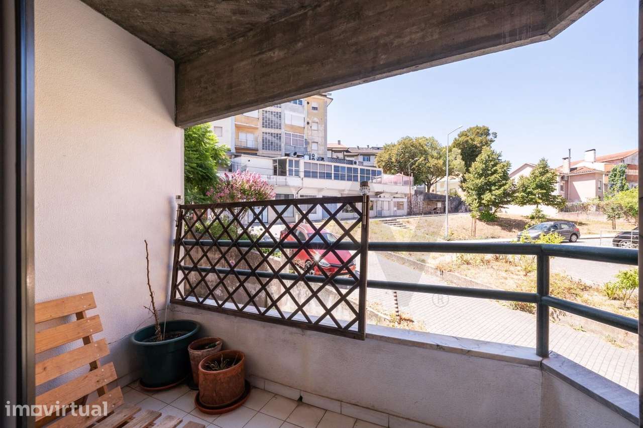 Apartamento T3 Remodelado com Garagem — Olivais, Coimbra - Grande imagem: 4/31