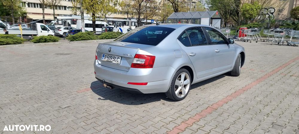 Skoda Octavia 2.0 TDI DSG 4X4 RS - 3