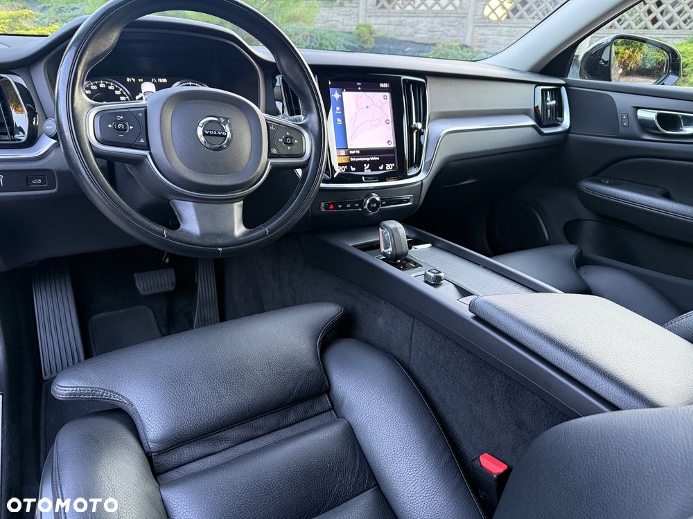 Volvo V60 B3 B DKG Momentum Pro - 38