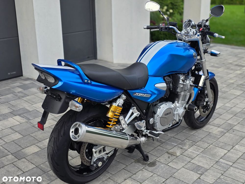 Yamaha XJR - 3
