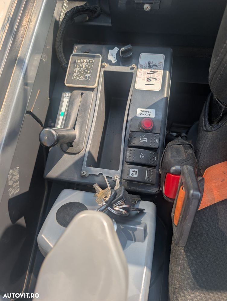 Hitachi 2 tone, Adancime sapare 2,5m, ZX19-6, CUPLA RAPIDA+3 CUPE  NOI, inst picon pe brate, lama nivelare, senile 90% ok EXTENSIBILE, camera spate, latime 1m, posibilitatea leasing 4 ani-PROMOTIE 21.900 EUR+Tva - 27