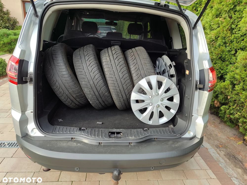 Ford S-Max - 13
