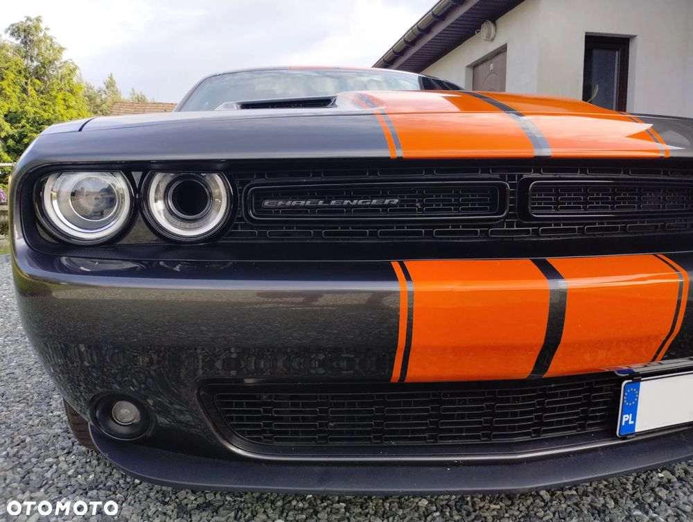 Dodge Challenger - 2