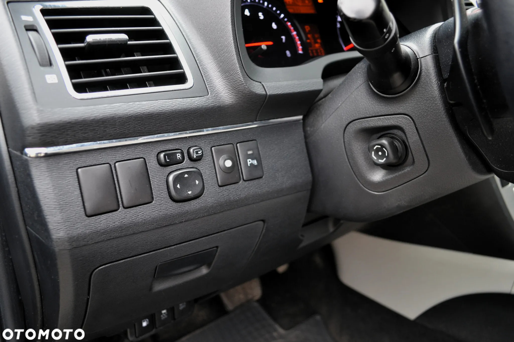Toyota Avensis 2.0 Prestige NAVI MS - 26