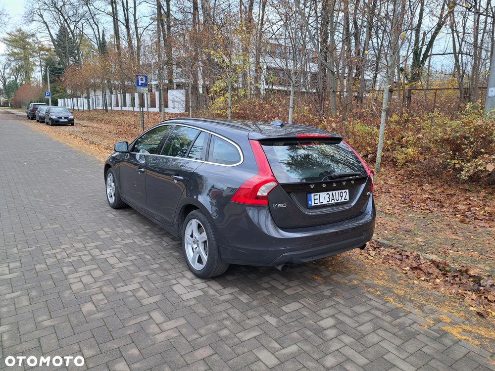 Volvo V60 T3 Summum - 4