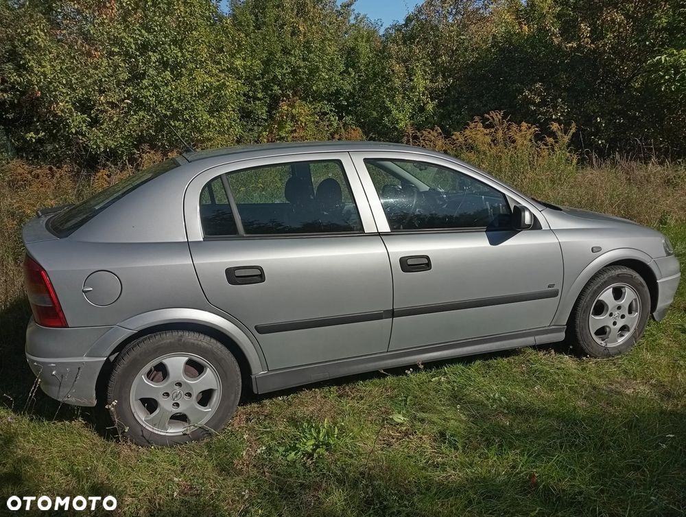 Opel Astra 2009 photo 2