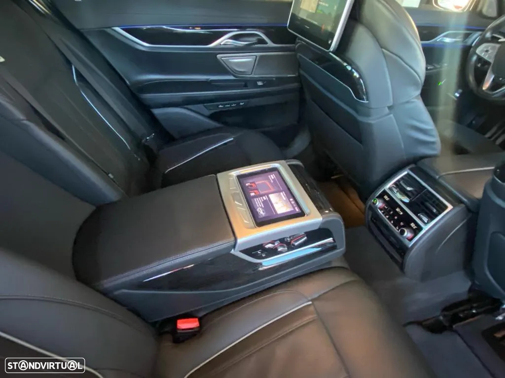 BMW 740 d xDrive Pack M Auto - 44
