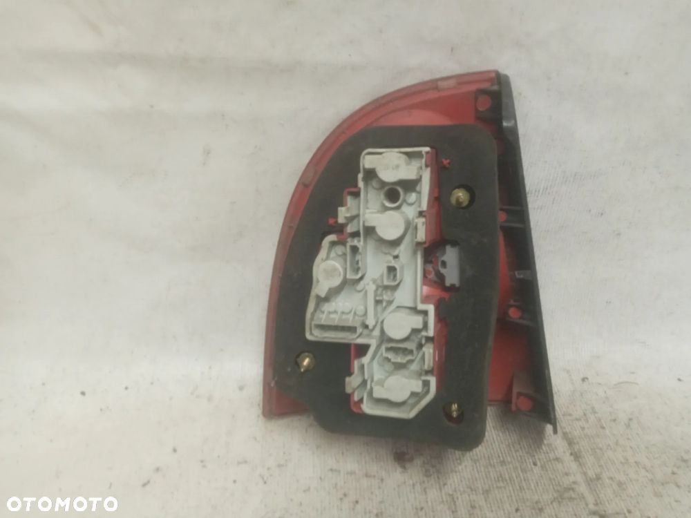 .  TYL TYLNA LAMPA PRAWA VOLKSWAGEN PASSAT B5 LIFT SEDAN - 2