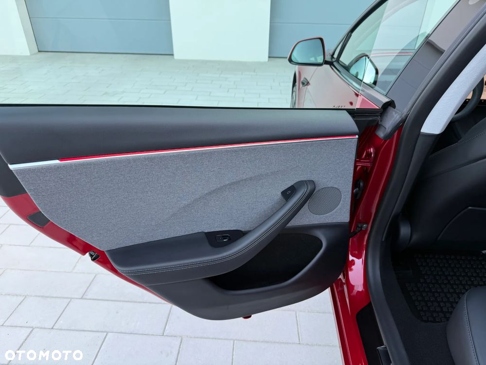 Tesla Model 3 - 12