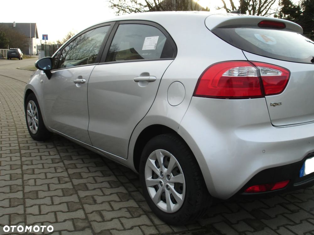 Kia Rio 1.1 CRDI Dream Team Edition - 6