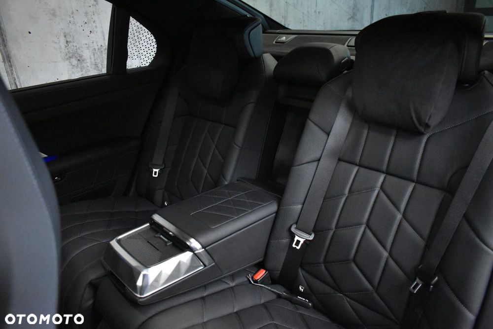 BMW Seria 7 - 37