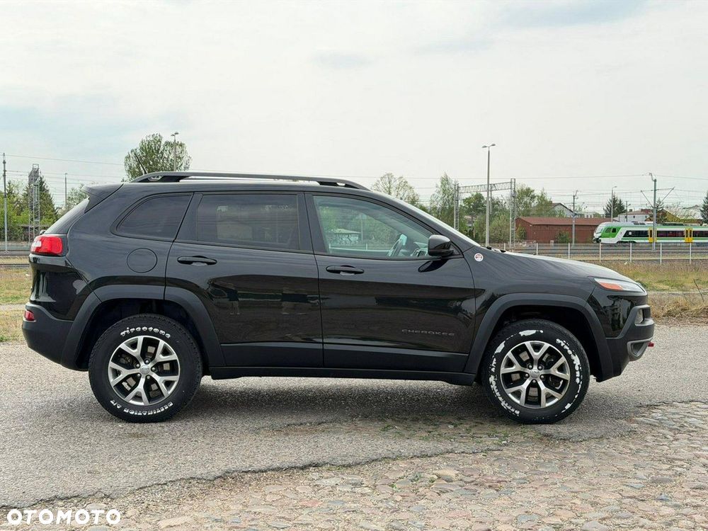 Jeep Cherokee - 4