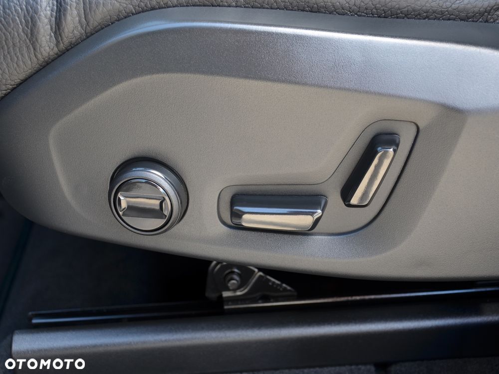 Volvo XC 60 B4 D AWD Momentum Pro - 18