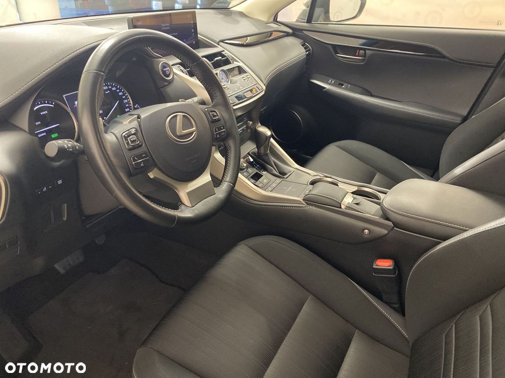 Lexus NX 300h Business Edition AWD - 3