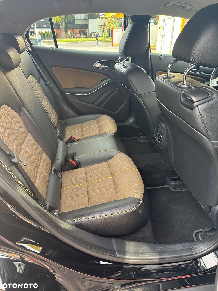 Mercedes-Benz GLA 200 - 16
