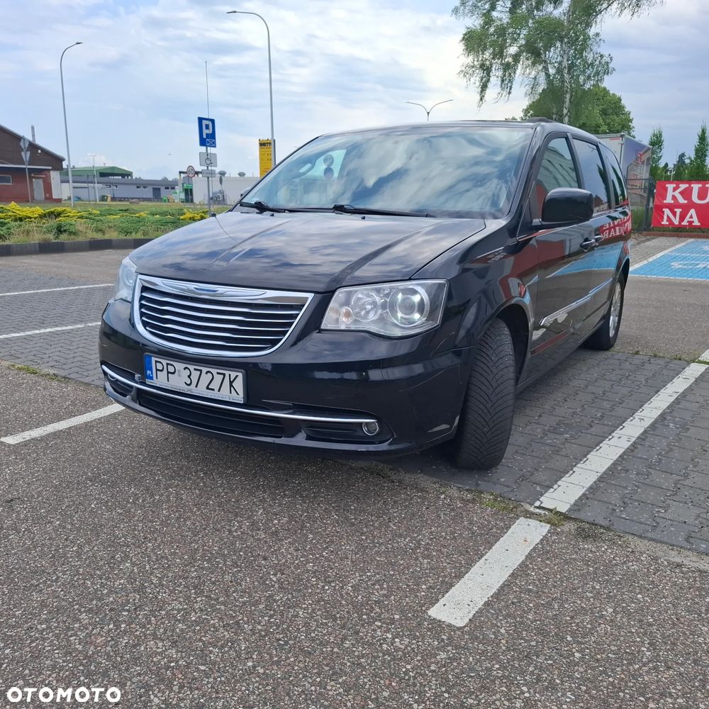 Chrysler Town & Country - 1
