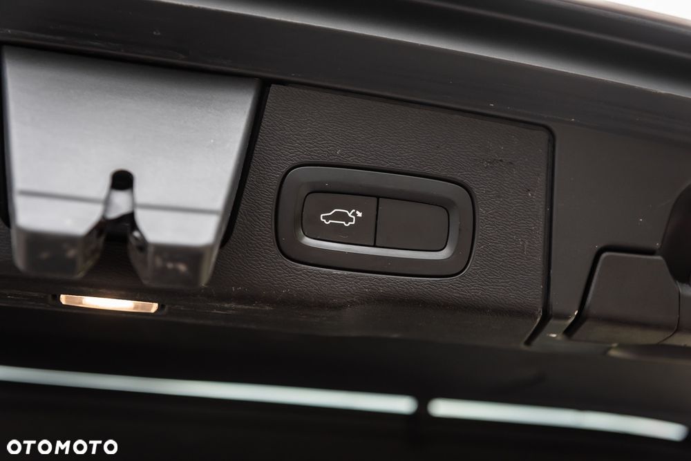 Volvo XC 60 D3 Drive-E R-Design Kinetic - 23