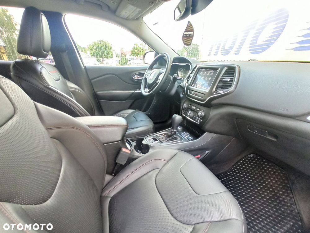 Jeep Cherokee - 39