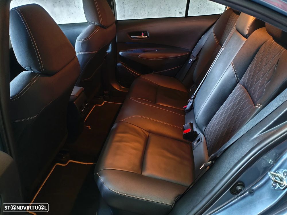 Toyota Corolla SD 1.8 Hybrid Luxury - 33