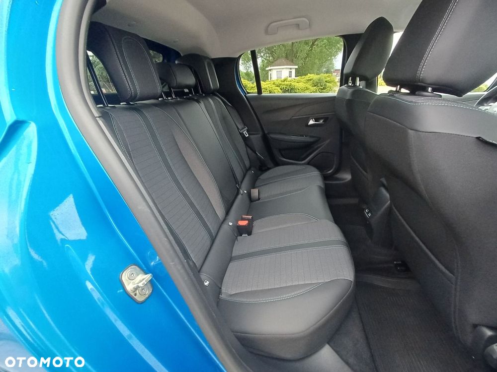 Peugeot 208 - 32