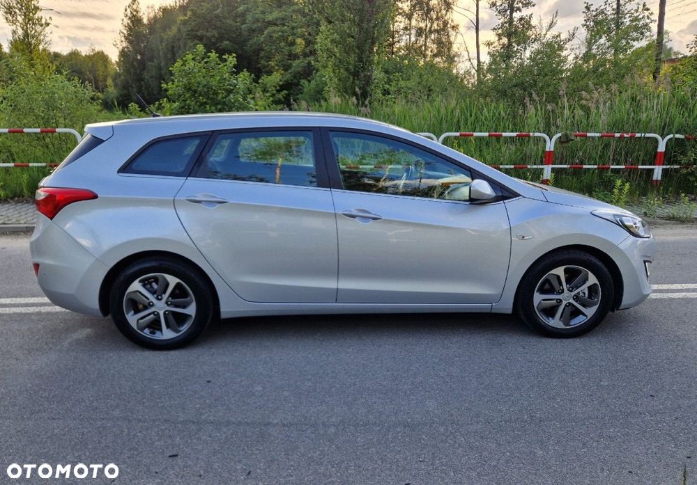 Hyundai i30 blue Kombi 1.6 GDi YES Silver - 10