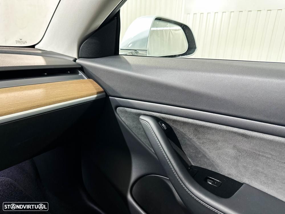 Tesla Model 3 Long-Range Dual Motor AWD - 33