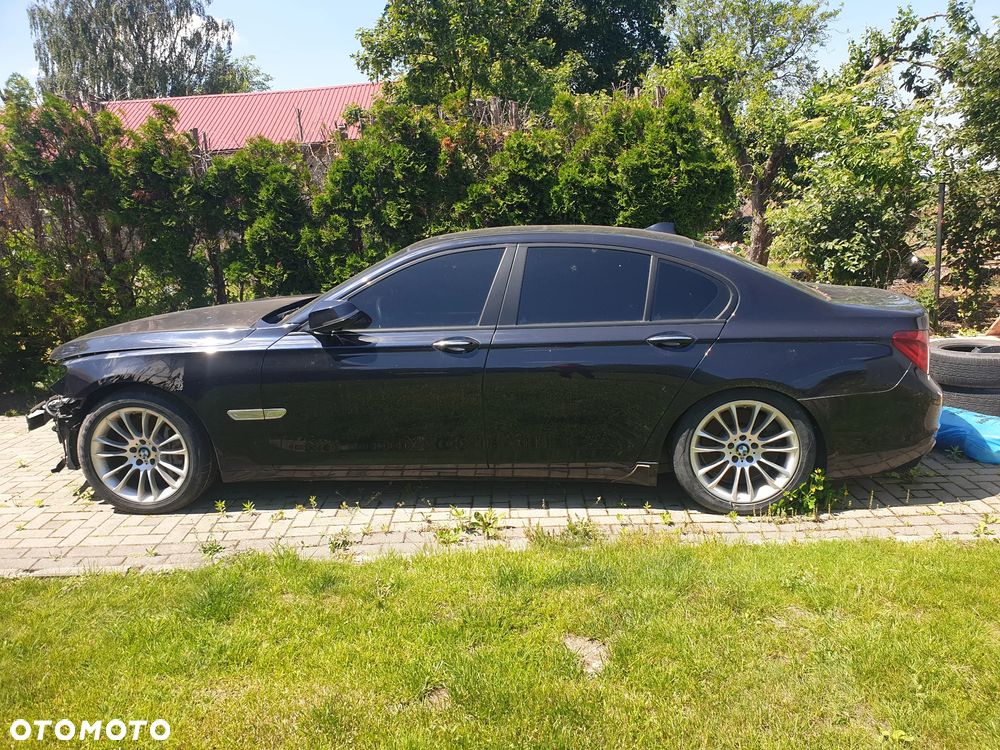 BMW Seria 7 750i Edition Exclusive - 3