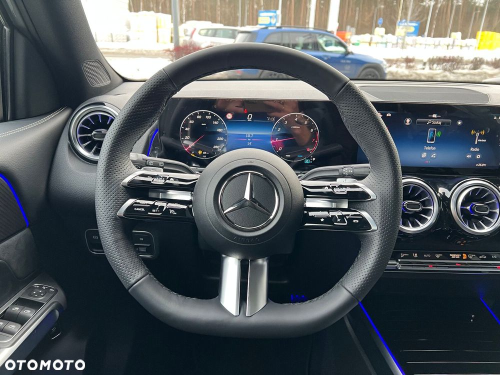 Mercedes-Benz GLB - 14