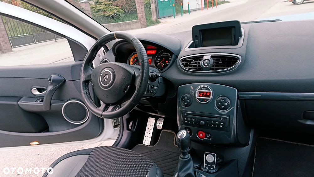 Renault Clio 2.0 16V Sport - 11