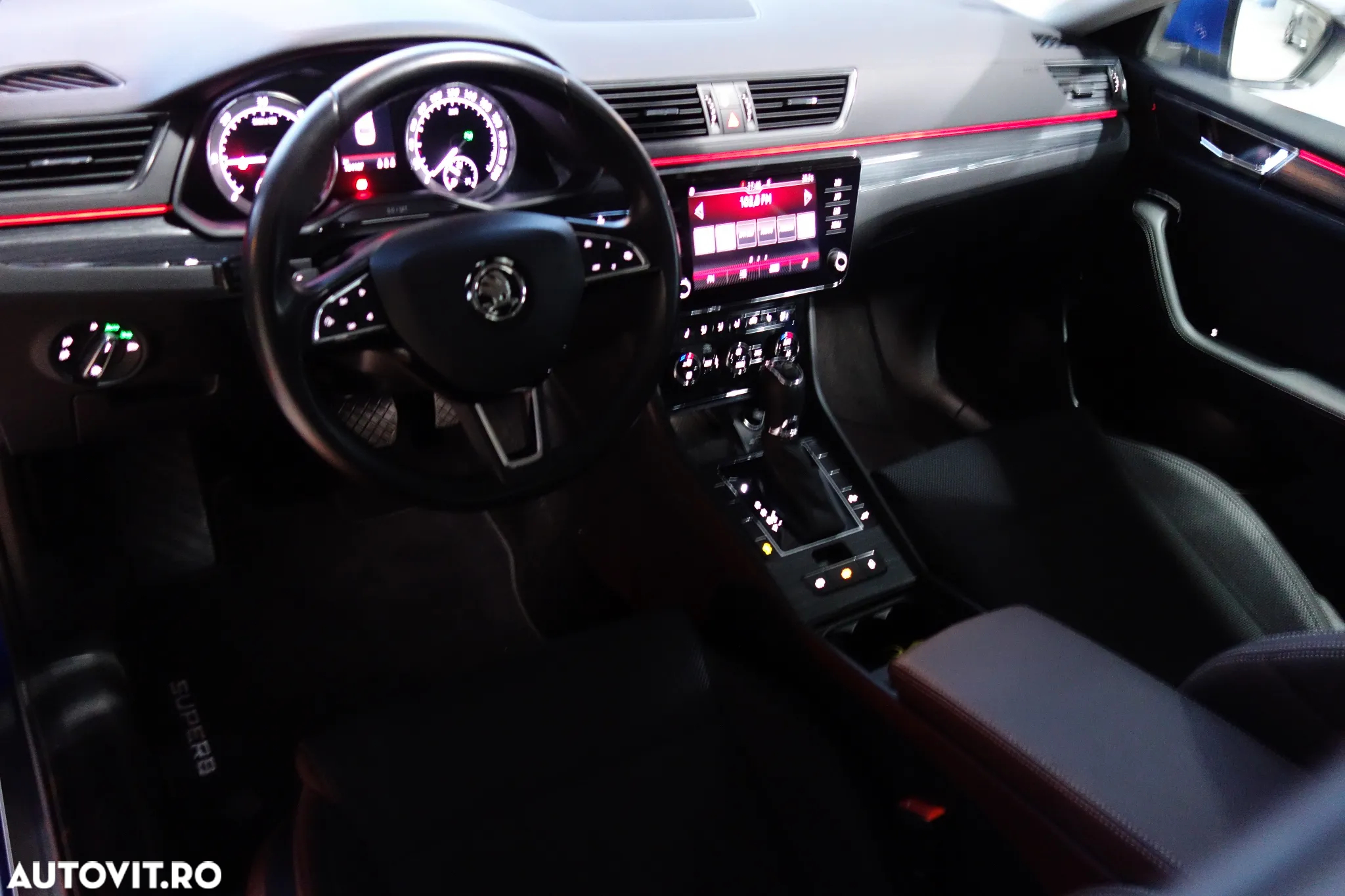 Skoda Superb 2.0 TDI DSG Ambition - 33