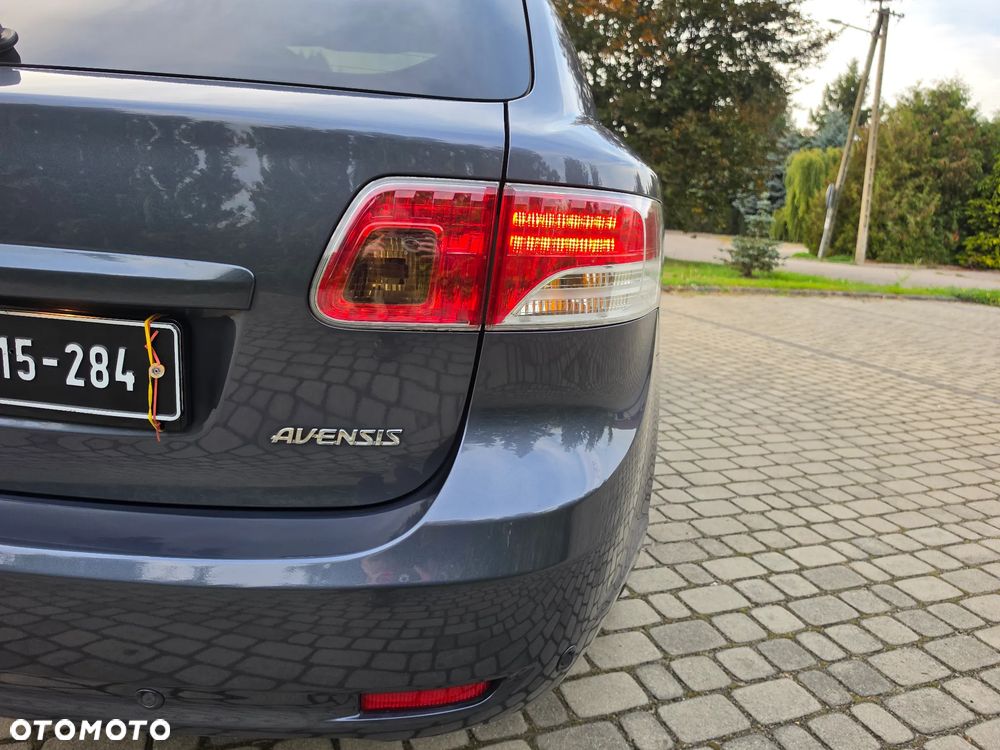 Toyota Avensis 2.0 Executive - 12