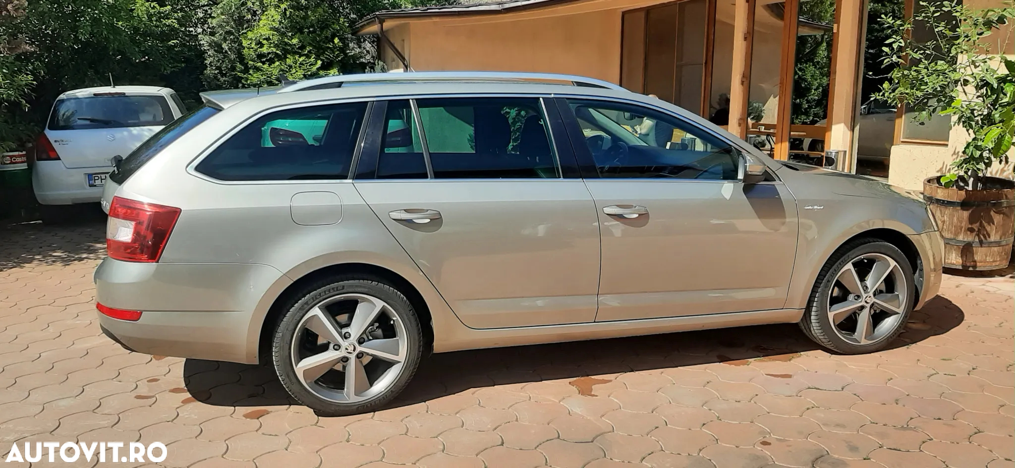 Skoda Octavia 2.0 TDI 4x4 DSG Laurin & Klement - 2