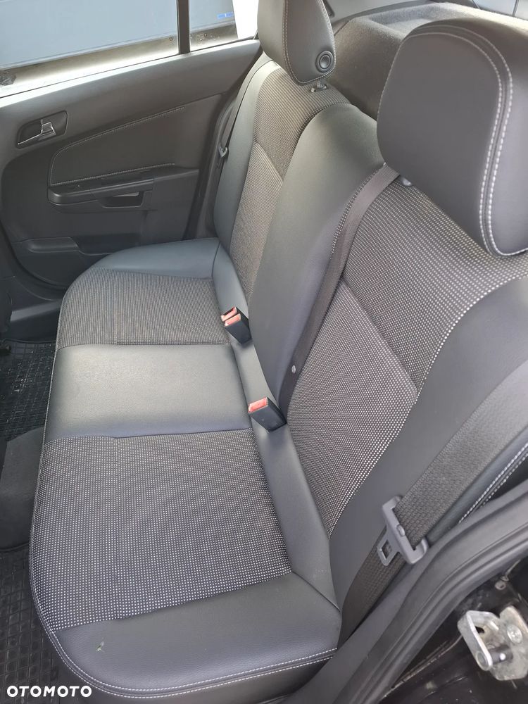 Opel Astra 2009 photo 2
