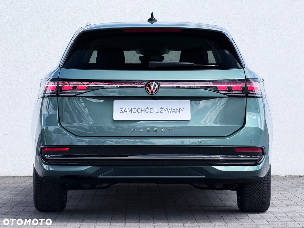 Volkswagen Passat Variant 2.0 TDI SCR DSG Elegance - 11