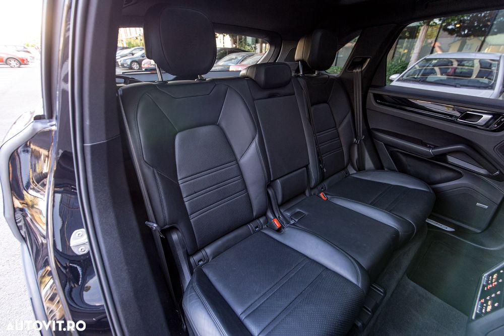 Porsche Cayenne - 34