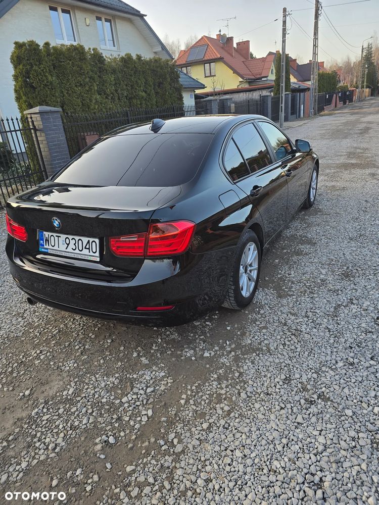 BMW Seria 3 320i xDrive - 26