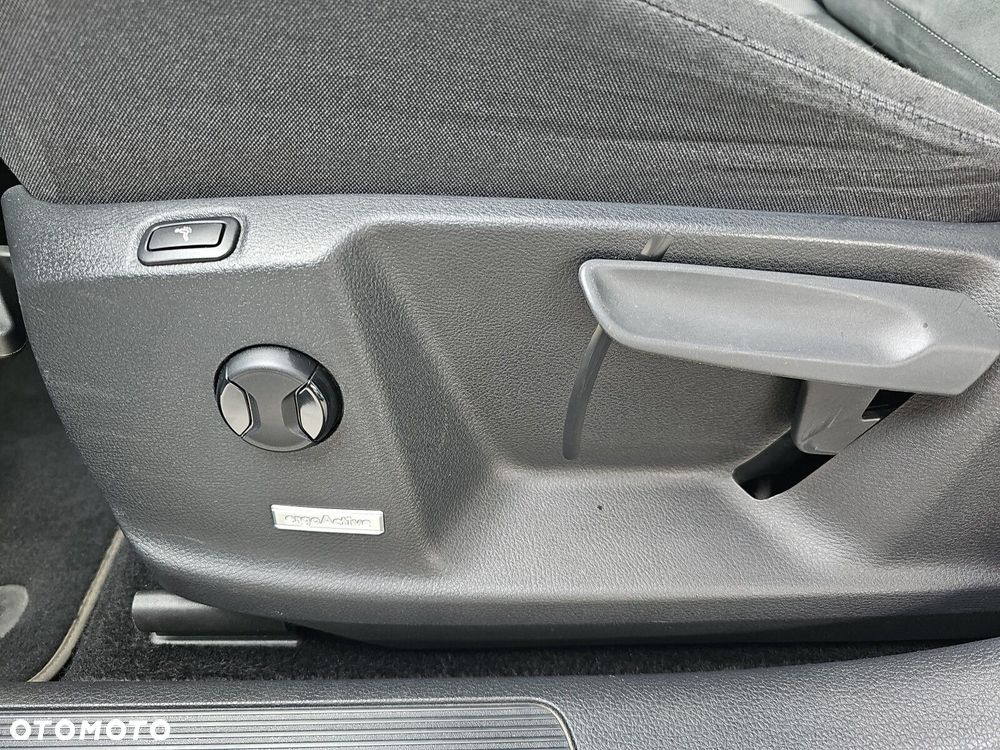 Volkswagen Golf Sportsvan - 32